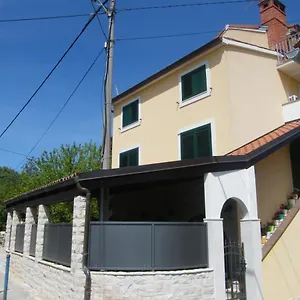 Mamut Apartment Premantura
